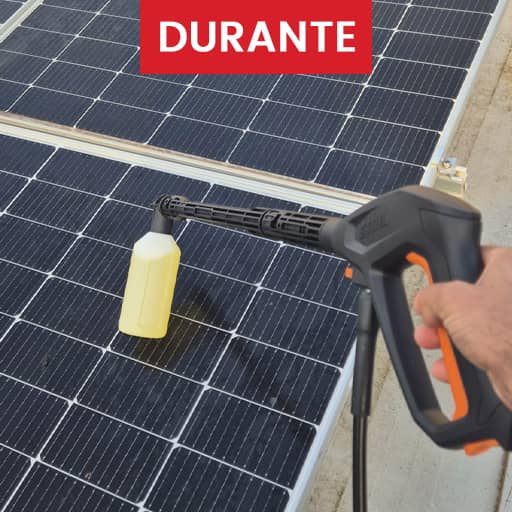 limpieza-placas-solares-durante